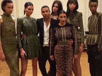 Kardashianky v zákulisí prehliadky Balmain
