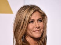 Jennifer Aniston sa páčia prirodzene krásne ženy