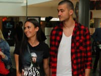 Natália Glosíková s priateľom Jakubom na premiére filmu Život je život
