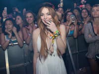 Lindsay Lohan je stará známa firma, čo sa žúrovania týka