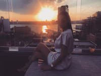 Monika Bagárová pri západe slnka v New Yorku
