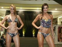 Lujza Straková (vľavo) počas módnej prehliadky butiku Fashion Island