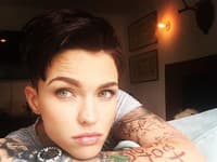 Austrálska modelka sa preslávila kontroverzným videom