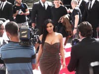 Kim Kardashian si založila kariéru na svojom objemnom pozadí, z ktorého urobila celosvetový hit