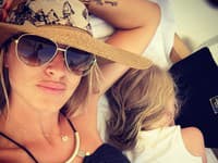 Modelka Romana Škamlová so svojou dcérkou Sárou