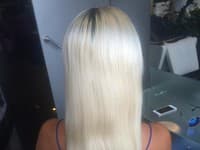 Aj z takejto blond hrivy sa dajú vyčarovať prirodzene pôsobiace vlasy