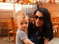 Lucia Hablovičová so svojím synčekom, Theom