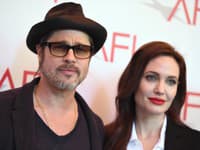 V súčasnosti Angelina a Brad vychovávajú tri vlastné a tri adoptované deti