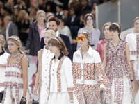 Modelky na prehliadke módneho domu Chanel v Paríži, ZDROJ: Foto: Sita 