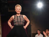 Na prehliadke známeho módneho domu Adriana Kmotríková zažiarila
