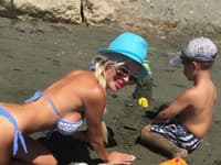 Silvia trávi veľa času na pláži hrami so Saškom