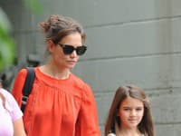 Desaťročná Suri vyrastá len s mamou Katie Holmes