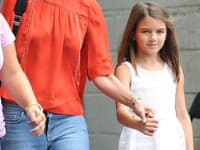 Desaťročná Suri vyrastá len s mamou Katie Holmes