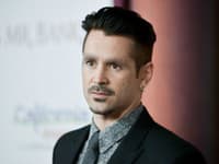 Herec Colin Farrell bez obočia by vyzeral asi takto 