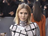 Lena výborne reprezentuje niektoré retro kúsky, ktoré spája s tými modernými