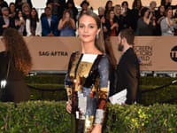 Aliciu Vikander obliekol (ako vždy) Louis Vuitton