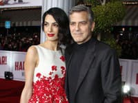 Amal s Georgom na premiére filmy Hail Caesar v Hollywoode