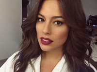 Ashley Graham je dôkazom toho, že aj žena tvarou krv a mlieko môže uspieť v modelingovom svete