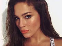 Ashley Graham je dôkazom toho, že aj žena tvarou krv a mlieko môže uspieť v modelingovom svete