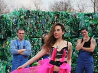 Módna prehliadka recyklovanej módy sa realizuje v spolupráci so Školou úžitkového výtvarníctva Josefa Vydru v Bratislave
