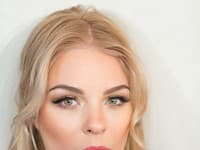 Krásna Veronika Ostrihoňová, ako budúca nevesta. Jemný make-up zenej vykúzlil rozprávkovú princeznú. 