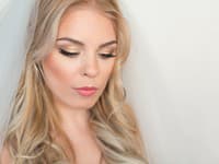 Krásna Veronika Ostrihoňová, ako budúca nevesta. Jemný make-up z nej vykúzlil rozprávkovú princeznú. 