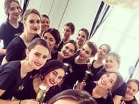 Petra trávi s finalistkami Miss Slovensko veľa času