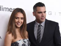 Jessica Alba si vzala asistenta, no ich vzťah ich rozdielny sociálny status nezničil 
