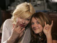 Frances Bean rovnako ako mama Courtney, holduje plastickej chirurgii