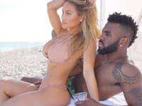 Na tele Daphne Joy a Jasona Derula môžu všetci oči nechať!