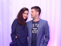 Spevák, moderátor a najnovšie aj šéfredaktor pánskeho magazínu, Peter Novák, nevie zo svojej ženy Michaely spustiť oči