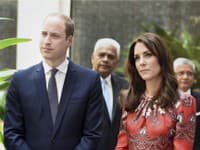 Krásna Vojvodkyňa z Cambridge po boku manžela Williama na návšteve v Indii