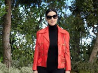 Monica Bellucci má síce päťdesiatjeden rokov, ale stále je veľmi svieža a chic