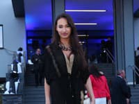 Moderátorka Fashion TV Dominika Ducová zvolila na túto príležitosť overal v béžovom odtieni