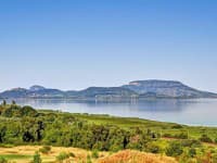 Panoráma jazera Balaton s nádherným výhľadom 