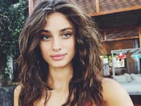 Supermodelka Vicotrias´s Secret Taylor Hill dala dole svoju krásnu hrivu 
