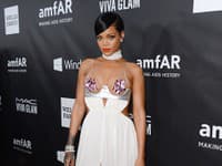 Rihanna je známa svojimi provokatívnymi stylingami, ktoré sú občas na hrane...