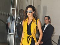 Štýlová dáma Victoria Beckham prekvapuje vo farbách 
