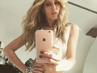 Simona sa po dvoch deťoch stále pýši dokonalou postavou