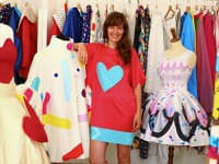 Lenka Sršňová vo svojom novom ateliéry, a s novými modelmi kolekcie BonBon