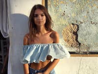 Krásna modelka boduje aj svojim jednoduchým a efektným vkusom