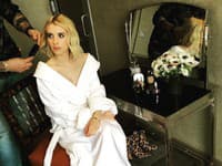 Emma Roberts počas príprav 