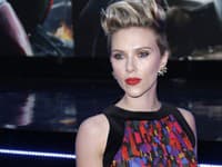 Aj sexi Scarlett Johansson má dvojičku, brata Huntera