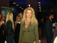 Lekárka a majiteľka estetickej kliniky Alena Pallová má bohatý šatník a tento raz zvolila kostým v olivovej zelenej