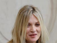 Takto sa Kate Moss predviedla len pred pár dňami v Paríži