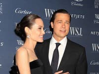 Angelina Jolie vraj úmyselne rozbehla ohováračskú kampaň proti Bradovi a tvrdí, že ho zničí