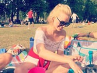 Margot na pikniku s kamarátkami