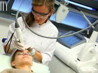 Ženy sa často hanbia prísť na kliniku, keďže ošetrenie je podľa nich určené inej vekovej kategórii