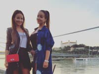 Spevácke duo Twiins sú vždy spolu zladené