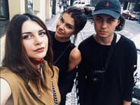 Karolína so sestrou Eliškou a bratom Danielom